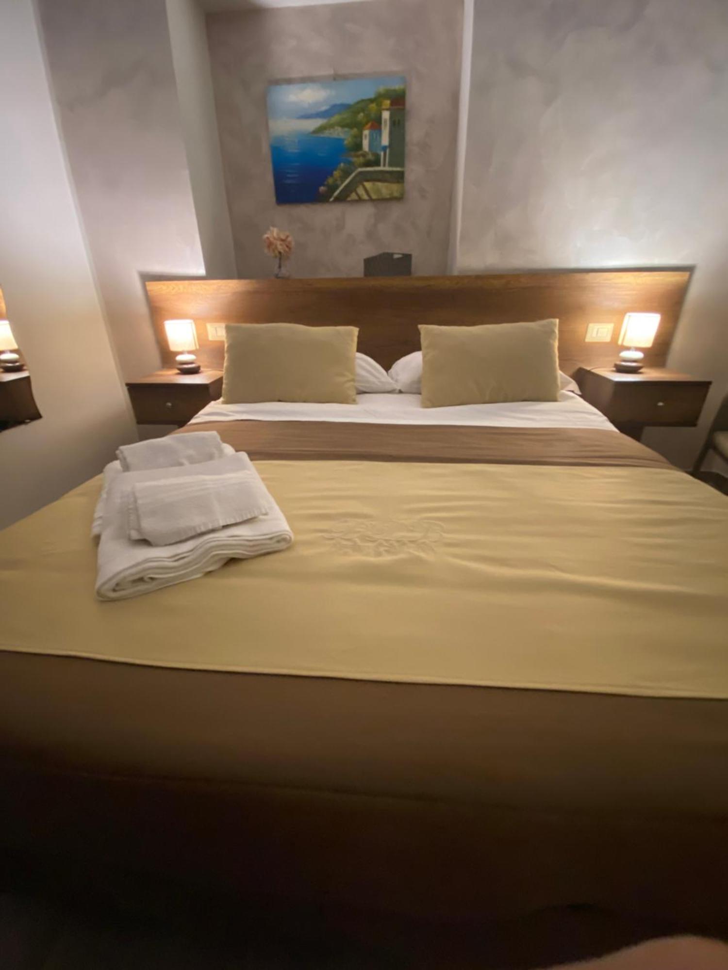 La Dimora Dei Borboni Bed and Breakfast Napoli Eksteriør billede
